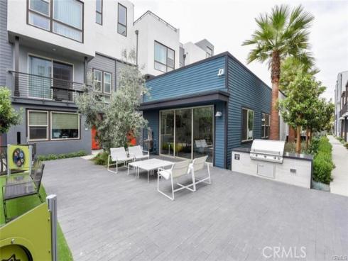 331  Placemark  , Irvine, CA