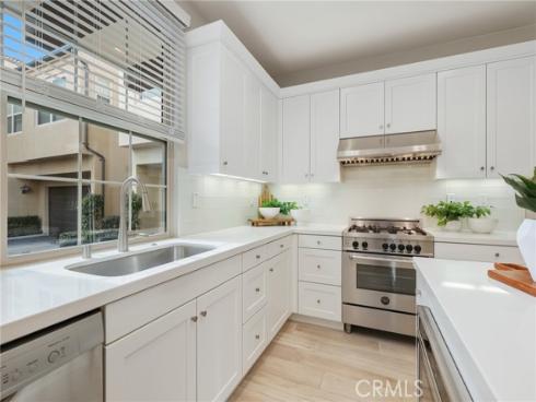 147  Excursion  , Irvine, CA