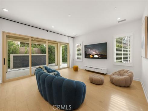 242  Sutters  , Irvine, CA