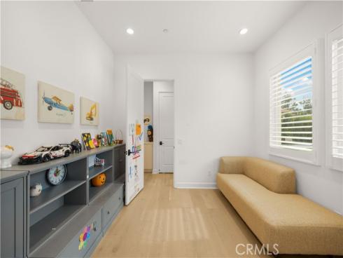 242  Sutters  , Irvine, CA