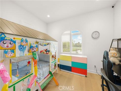 242  Sutters  , Irvine, CA