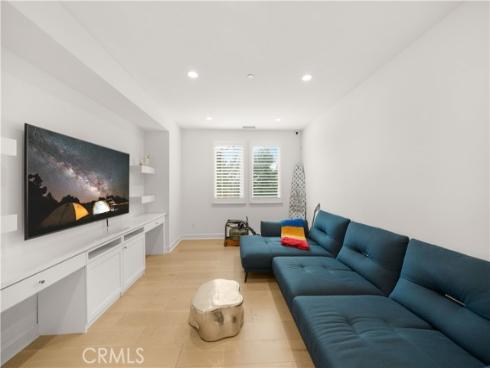 242  Sutters  , Irvine, CA