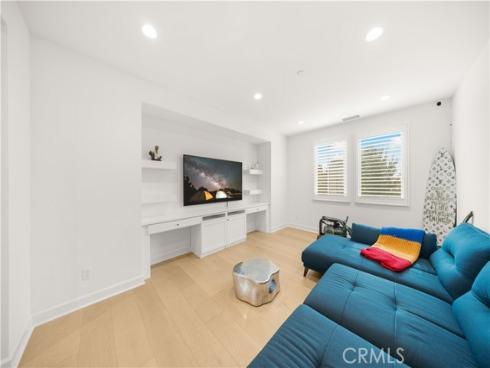 242  Sutters  , Irvine, CA