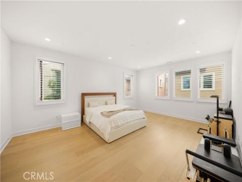 242  Sutters  , Irvine, CA