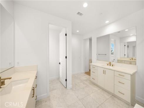 242  Sutters  , Irvine, CA