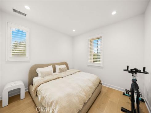 242  Sutters  , Irvine, CA