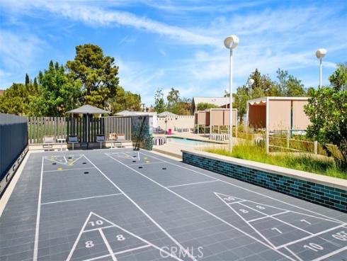 120  Isla  , Irvine, CA