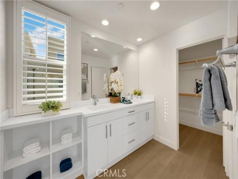 269  Magnet  , Irvine, CA