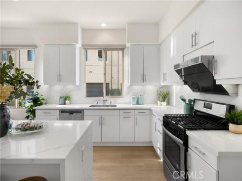 269  Magnet  , Irvine, CA