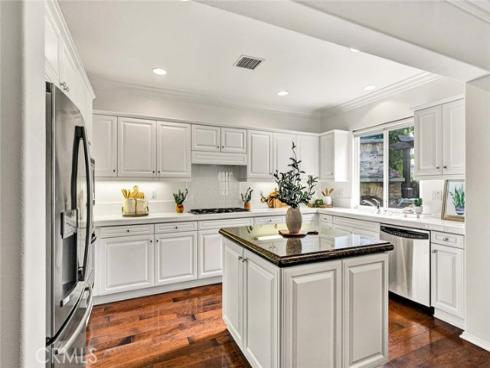 8  Versailles  , Irvine, CA