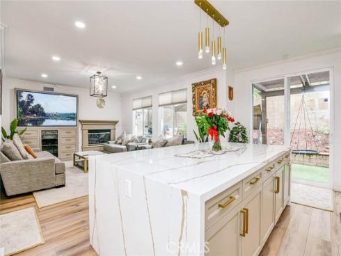 2  Dos Rios  , Irvine, CA