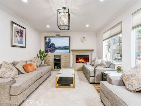 2  Dos Rios  , Irvine, CA