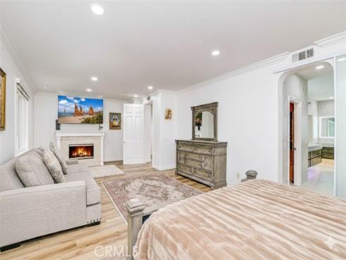 2  Dos Rios  , Irvine, CA