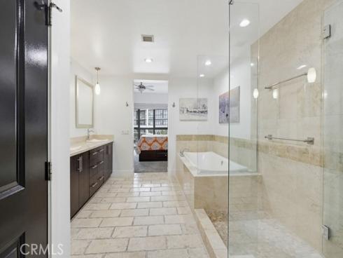 402  Rockefeller  418 , Irvine, CA