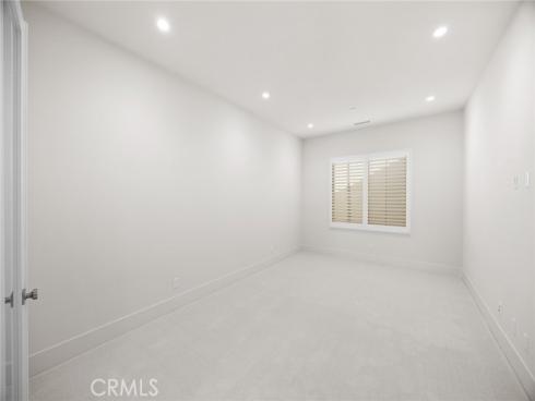 237  Pinnacle  , Irvine, CA