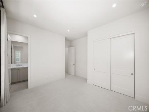 237  Pinnacle  , Irvine, CA