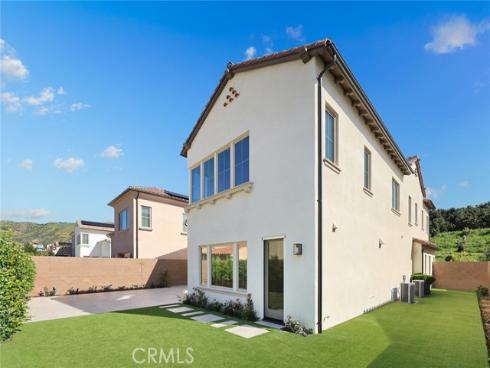 237  Pinnacle  , Irvine, CA