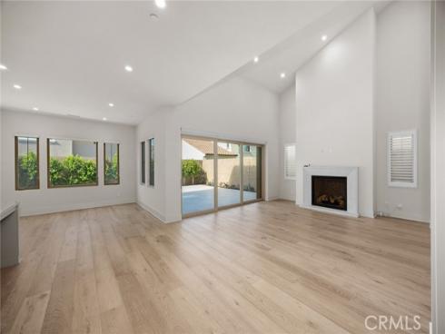 237  Pinnacle  , Irvine, CA