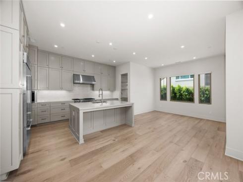 237  Pinnacle  , Irvine, CA