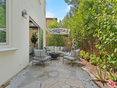 55  Suede  , Irvine, CA