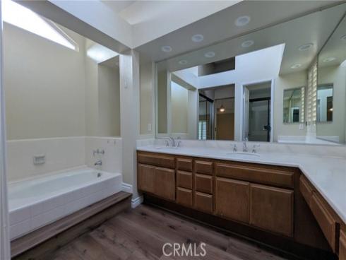 18  Harrisburg  , Irvine, CA