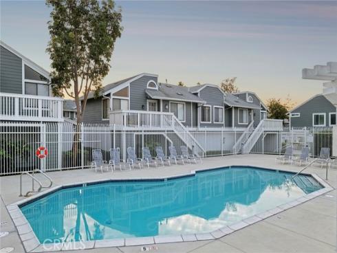 127  Huntington  , Irvine, CA