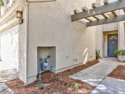73  Agostino  , Irvine, CA