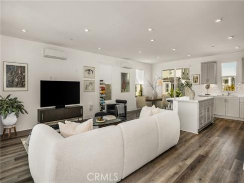 201  Lynx  , Irvine, CA