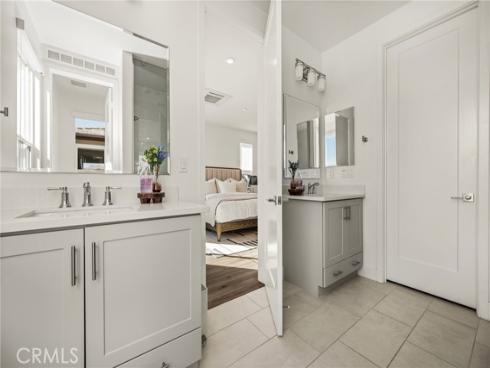 201  Lynx  , Irvine, CA