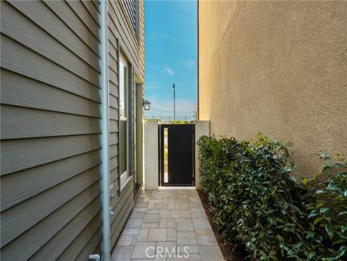 201  Lynx  , Irvine, CA