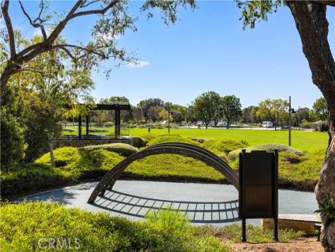 117  Laceflower  , Irvine, CA