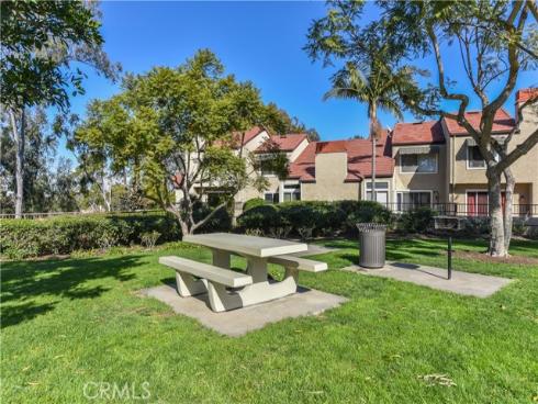 289  Stanford  52  Court, Irvine, CA