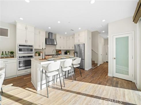 386  Chorus  , Irvine, CA