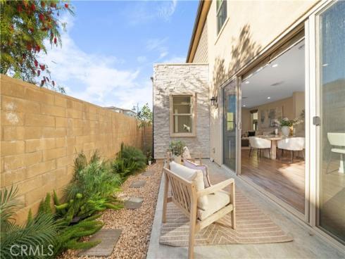 386  Chorus  , Irvine, CA