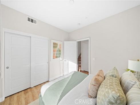 386  Chorus  , Irvine, CA