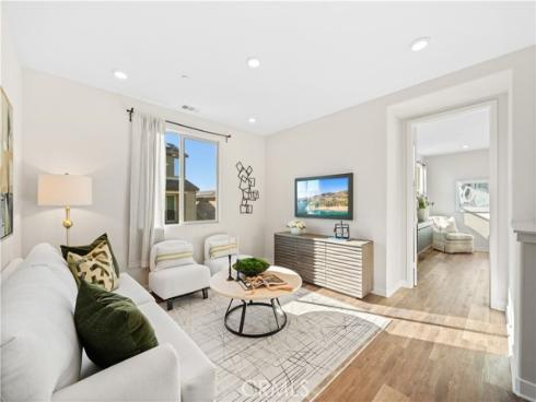 386  Chorus  , Irvine, CA