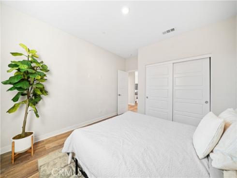 386  Chorus  , Irvine, CA