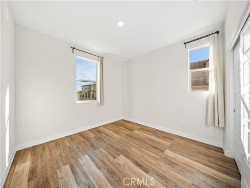 386  Chorus  , Irvine, CA