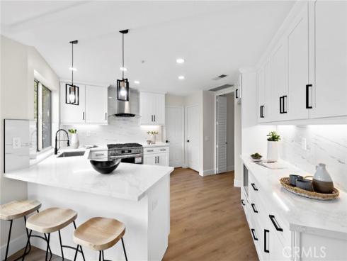 17  Rhode Island  , Irvine, CA