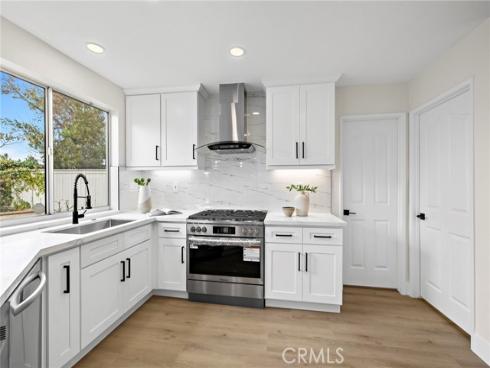 17  Rhode Island  , Irvine, CA