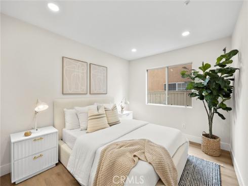 17  Rhode Island  , Irvine, CA