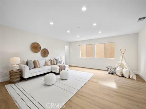 17  Rhode Island  , Irvine, CA