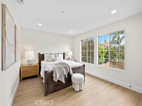 17  Rhode Island  , Irvine, CA