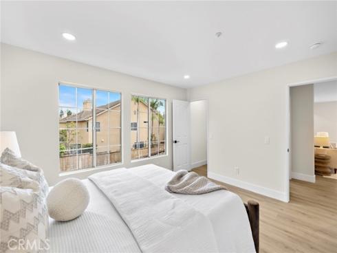 17  Rhode Island  , Irvine, CA