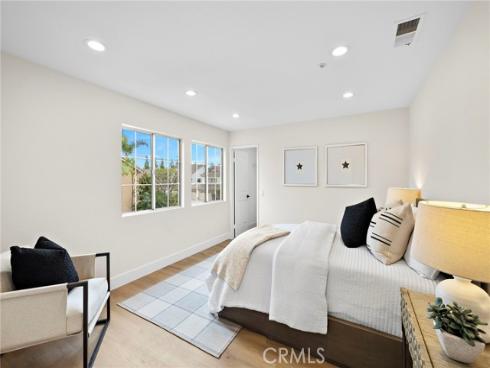 17  Rhode Island  , Irvine, CA