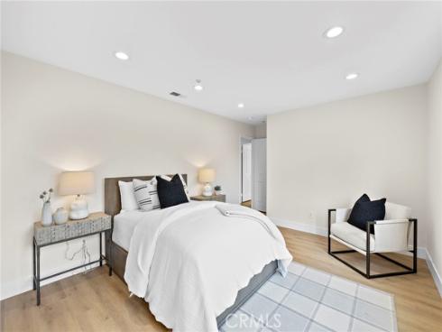 17  Rhode Island  , Irvine, CA