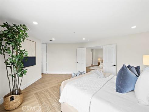 17  Rhode Island  , Irvine, CA