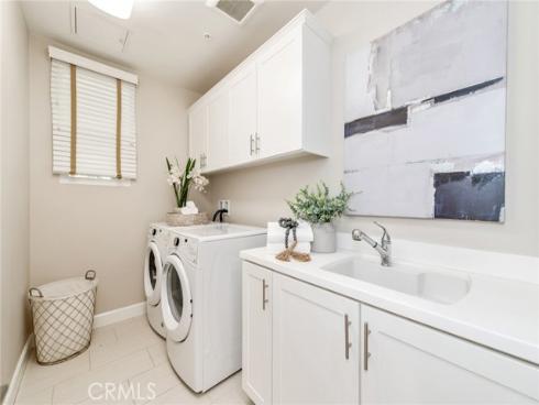 211  Canvas  , Irvine, CA