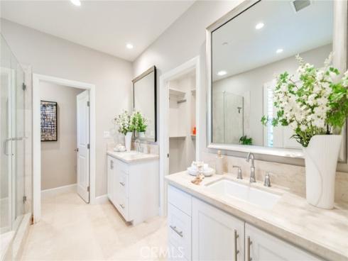 211  Canvas  , Irvine, CA