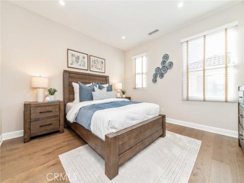 211  Canvas  , Irvine, CA